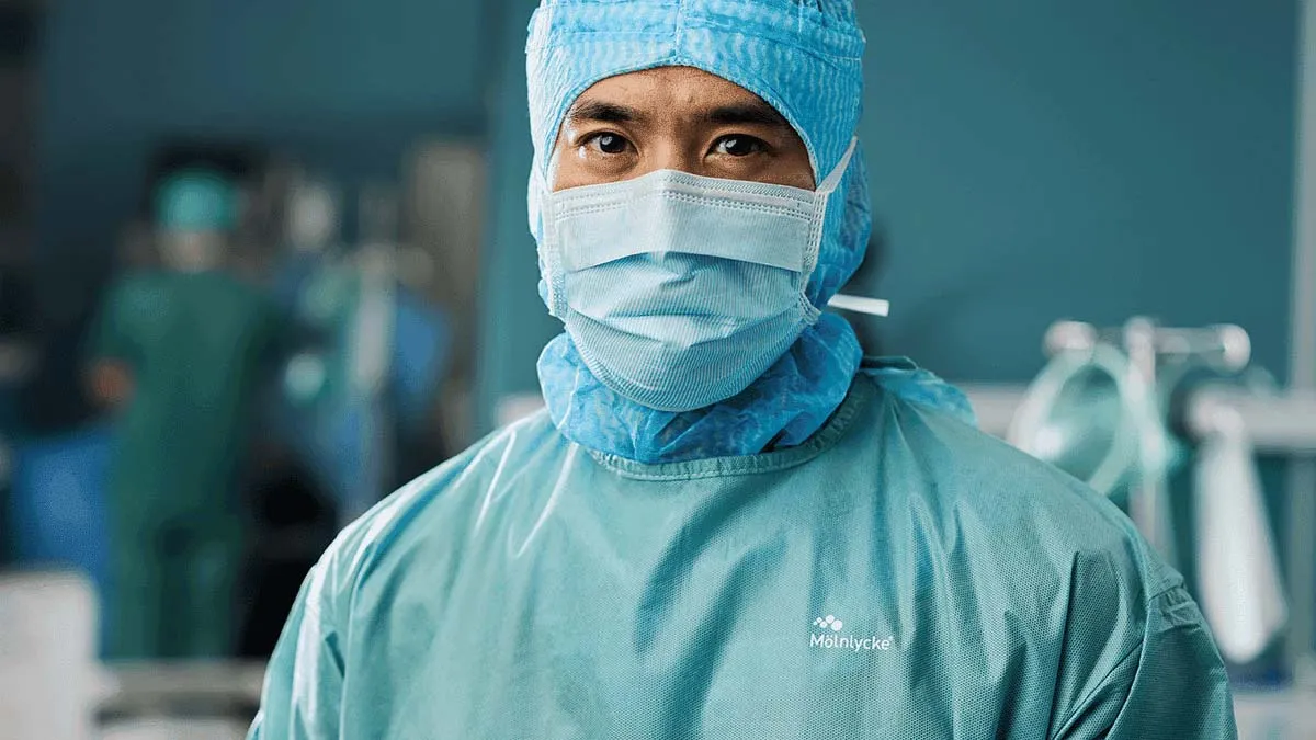 Mölnlycke Health Care Surgical Gown